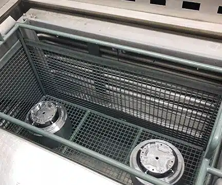 Vapour degreasing machine