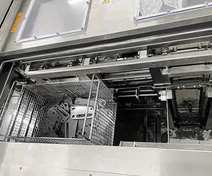 Vapour degreasing machine