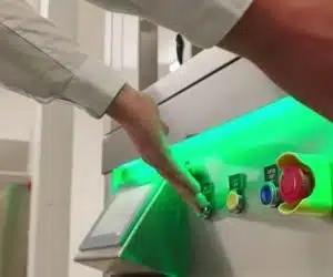 Vapour degreasing machine