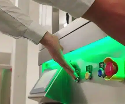 Vapour degreasing machine