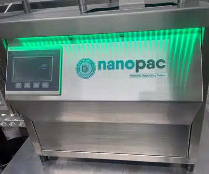 Vapour degreasing machine